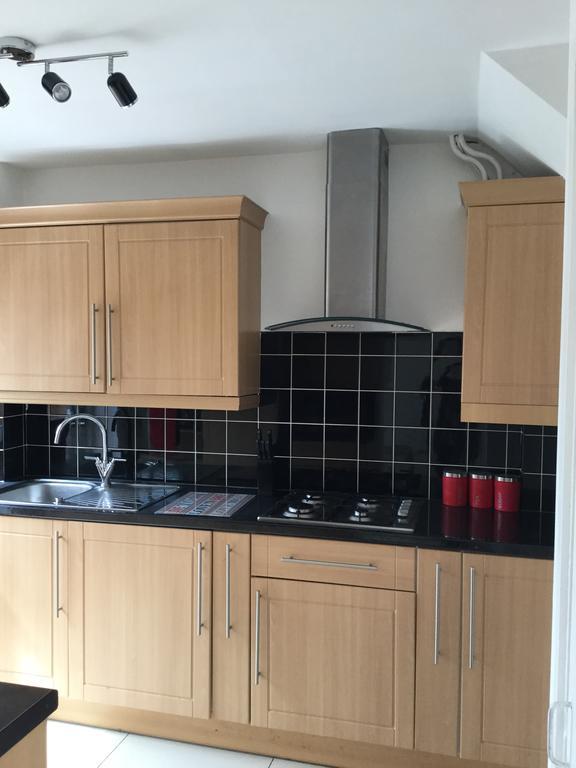 4 Bed House Next To Basildon Town Centre Villa Exterior photo