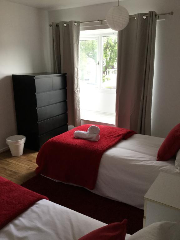 4 Bed House Next To Basildon Town Centre Villa Exterior photo