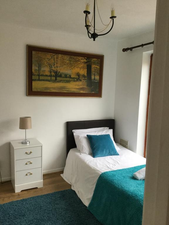 4 Bed House Next To Basildon Town Centre Villa Exterior photo
